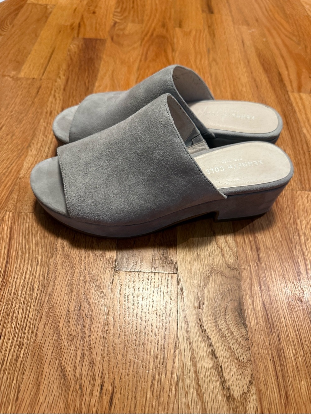 Kenneth Cole Light Gray Suede Open-Toe Mules Sandals